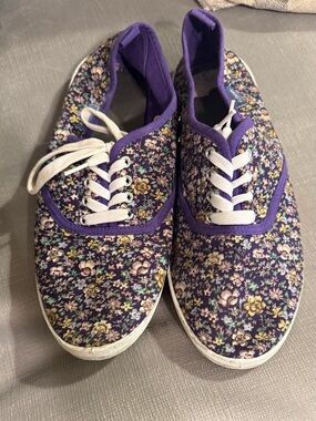 Floopi Women's Lace-Up Canvas Basic Sneaker Shoes